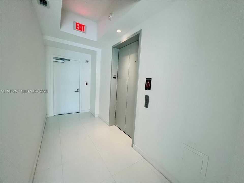 En Venta: $995,000 (2 camas, 3 baños, 1630 Pies cuadrados)