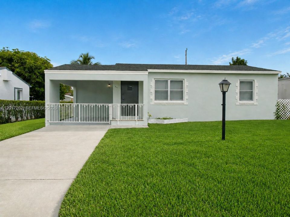 For Sale: $465,000 (3 beds, 1 baths, 918 Square Feet)