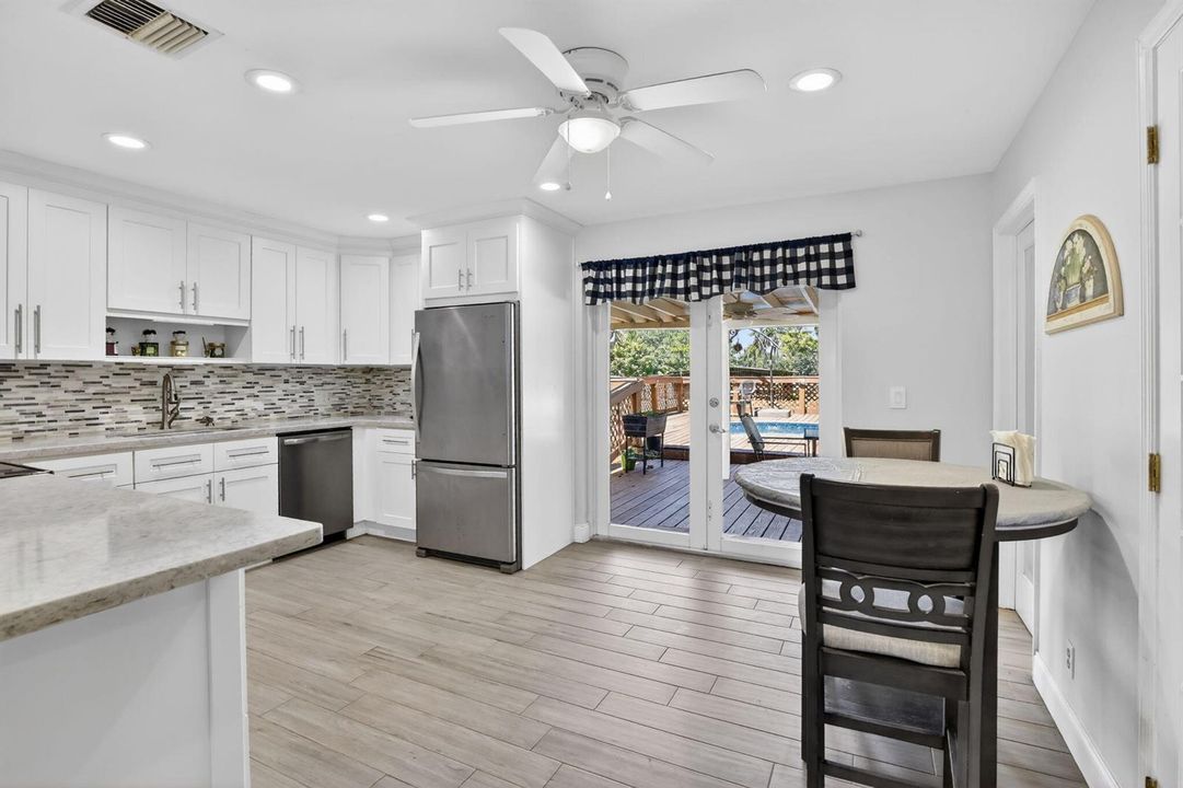 Eat-in Kitchen