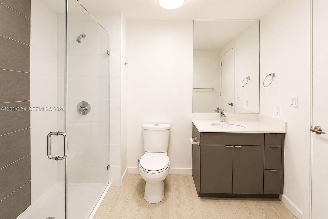 For Sale: $335,000 (1 beds, 1 baths, 560 Square Feet)