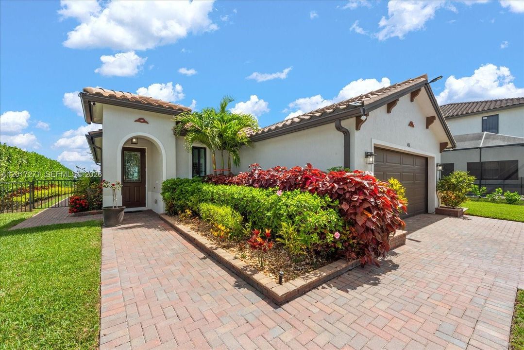 For Sale: $528,950 (3 beds, 2 baths, 1717 Square Feet)