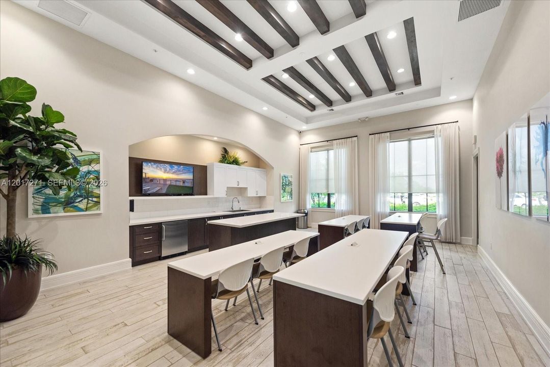 For Sale: $528,950 (3 beds, 2 baths, 1717 Square Feet)