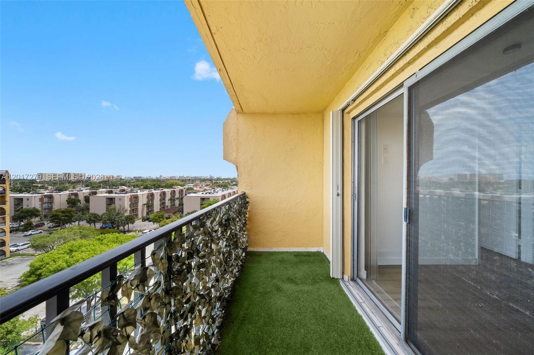For Sale: $218,500 (2 beds, 1 baths, 728 Square Feet)