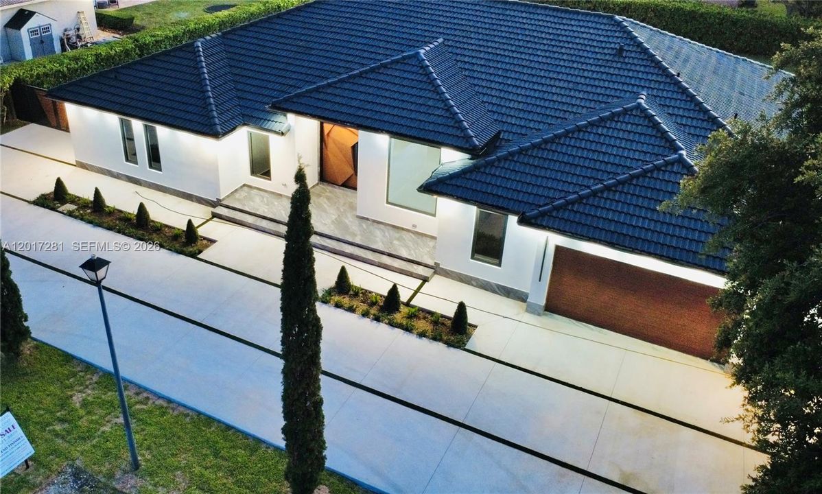 Недавно продано: $1,625,000 (5 спален, 3 ванн, 3316 Квадратных фут)