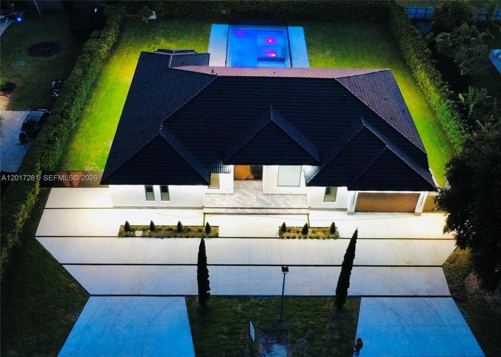 Недавно продано: $1,625,000 (5 спален, 3 ванн, 3316 Квадратных фут)