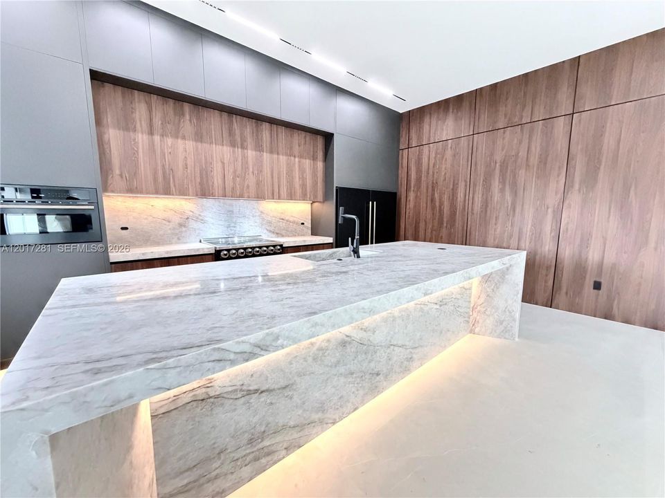 Недавно продано: $1,625,000 (5 спален, 3 ванн, 3316 Квадратных фут)
