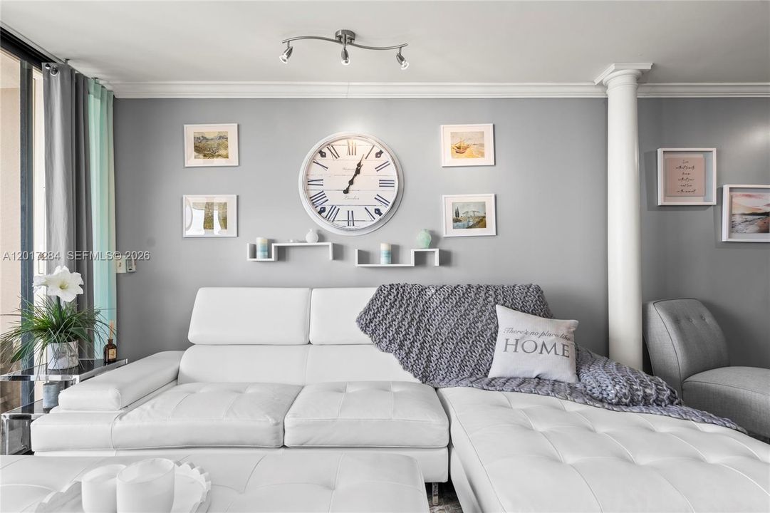 В аренду: $4,500 (2 спален, 2 ванн, 1294 Квадратных фут)