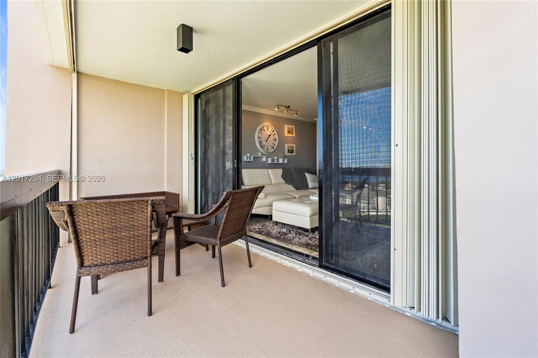 В аренду: $4,500 (2 спален, 2 ванн, 1294 Квадратных фут)