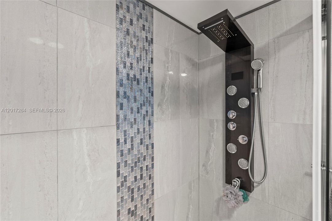 В аренду: $4,500 (2 спален, 2 ванн, 1294 Квадратных фут)