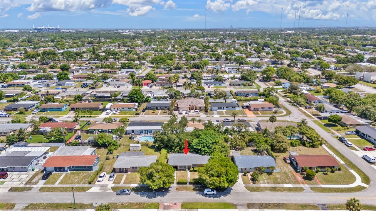16-web-or-mls-1261 NW 172nd St, Miami, F