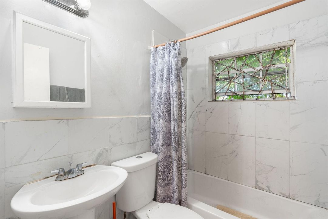 7-web-or-mls-1261 NW 172nd St, Miami, FL