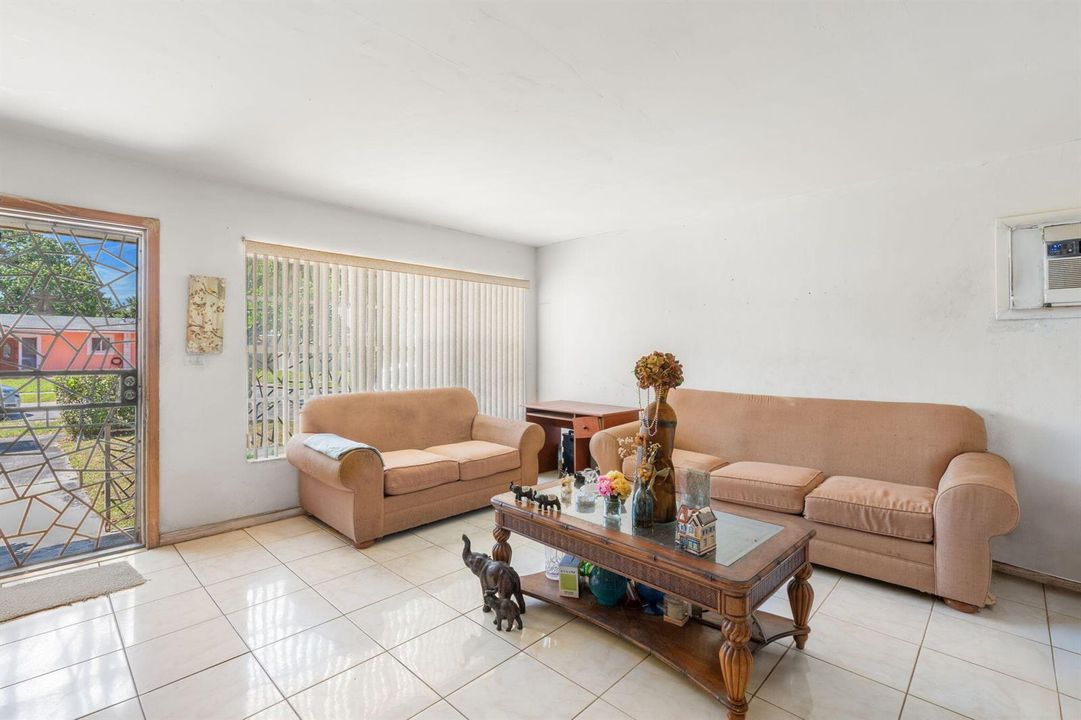 9-web-or-mls-1261 NW 172nd St, Miami, FL