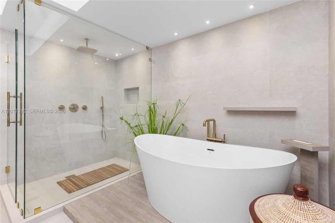 For Sale: $7,988,888 (6 beds, 6 baths, 6141 Square Feet)