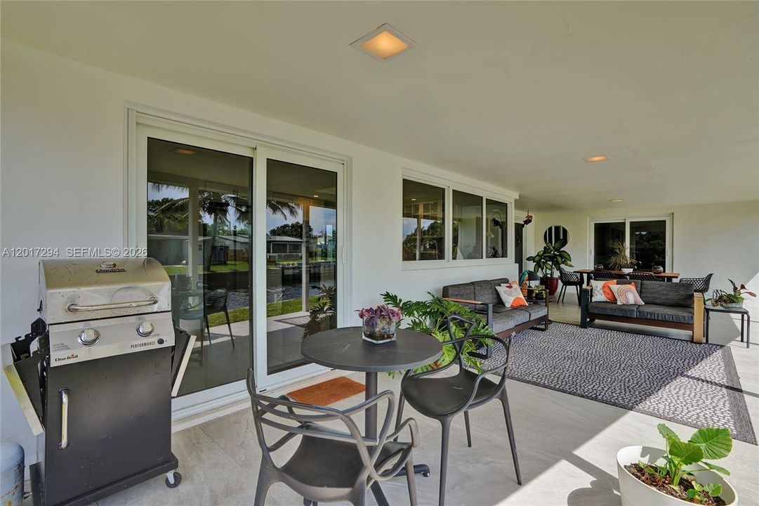 For Sale: $675,000 (2 beds, 2 baths, 1321 Square Feet)