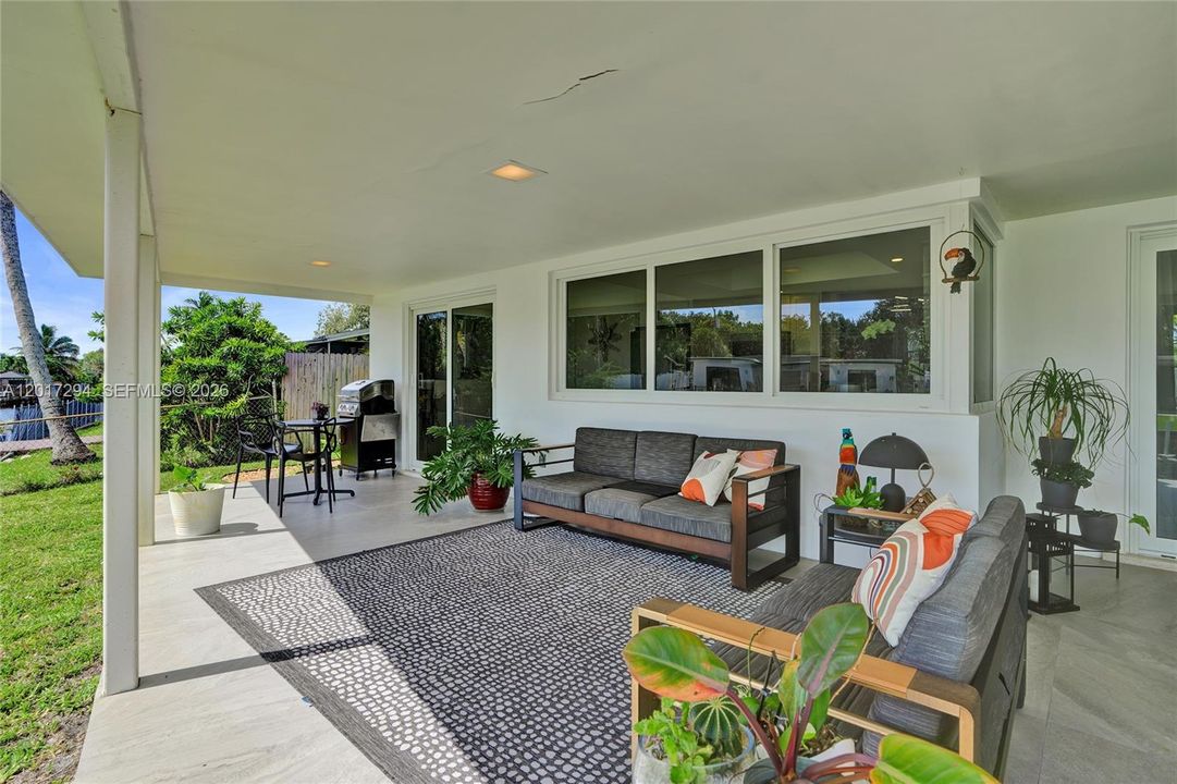 For Sale: $675,000 (2 beds, 2 baths, 1321 Square Feet)