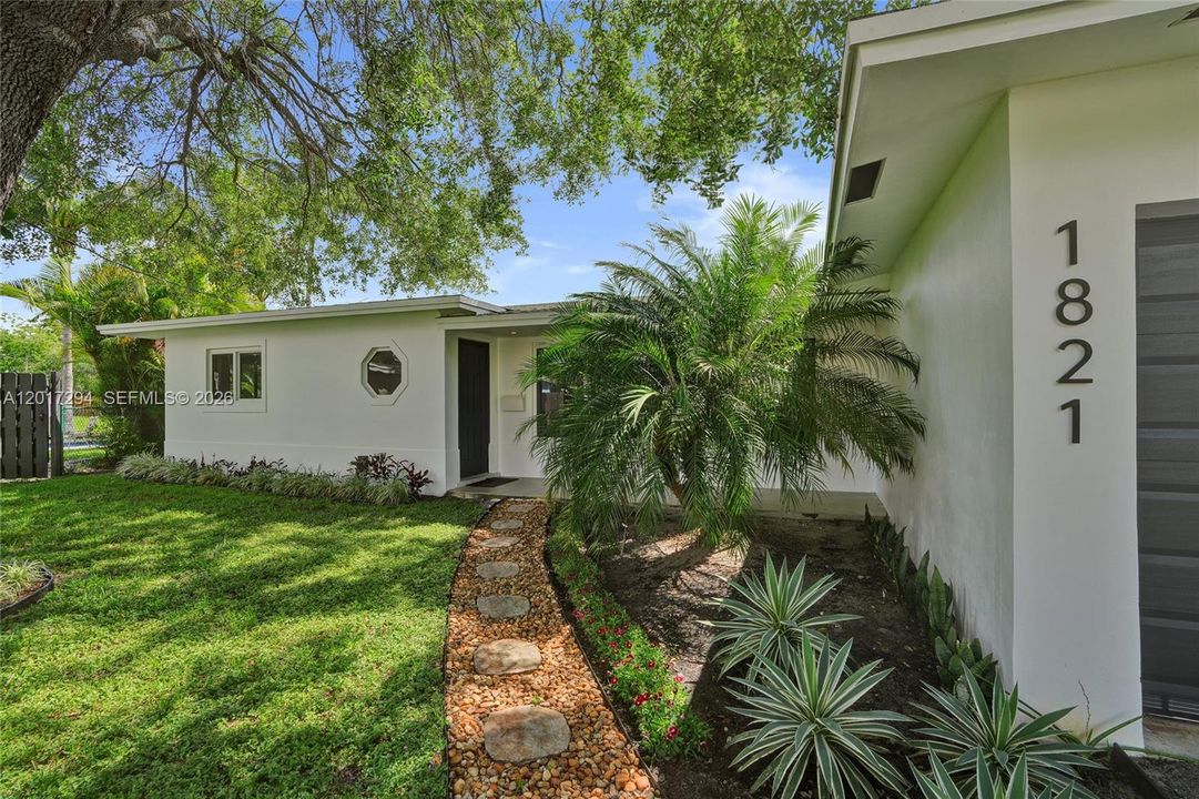 For Sale: $675,000 (2 beds, 2 baths, 1321 Square Feet)