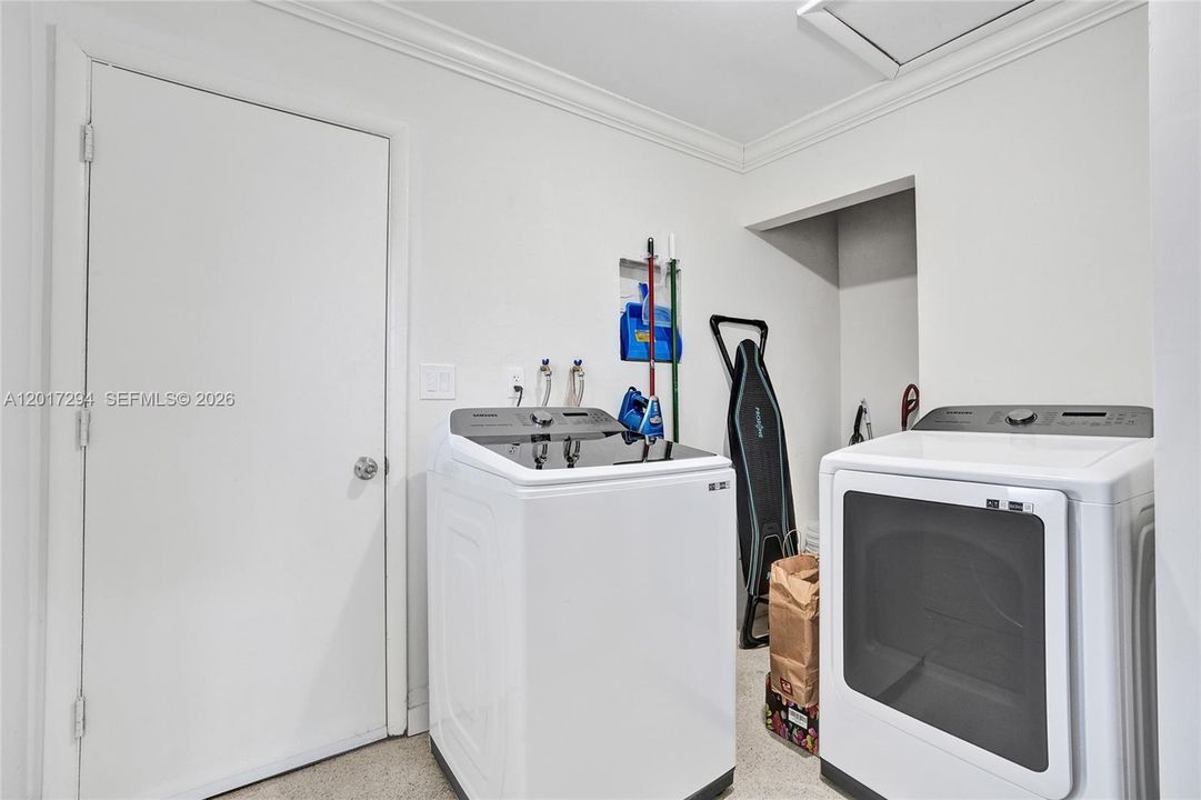 For Sale: $675,000 (2 beds, 2 baths, 1321 Square Feet)