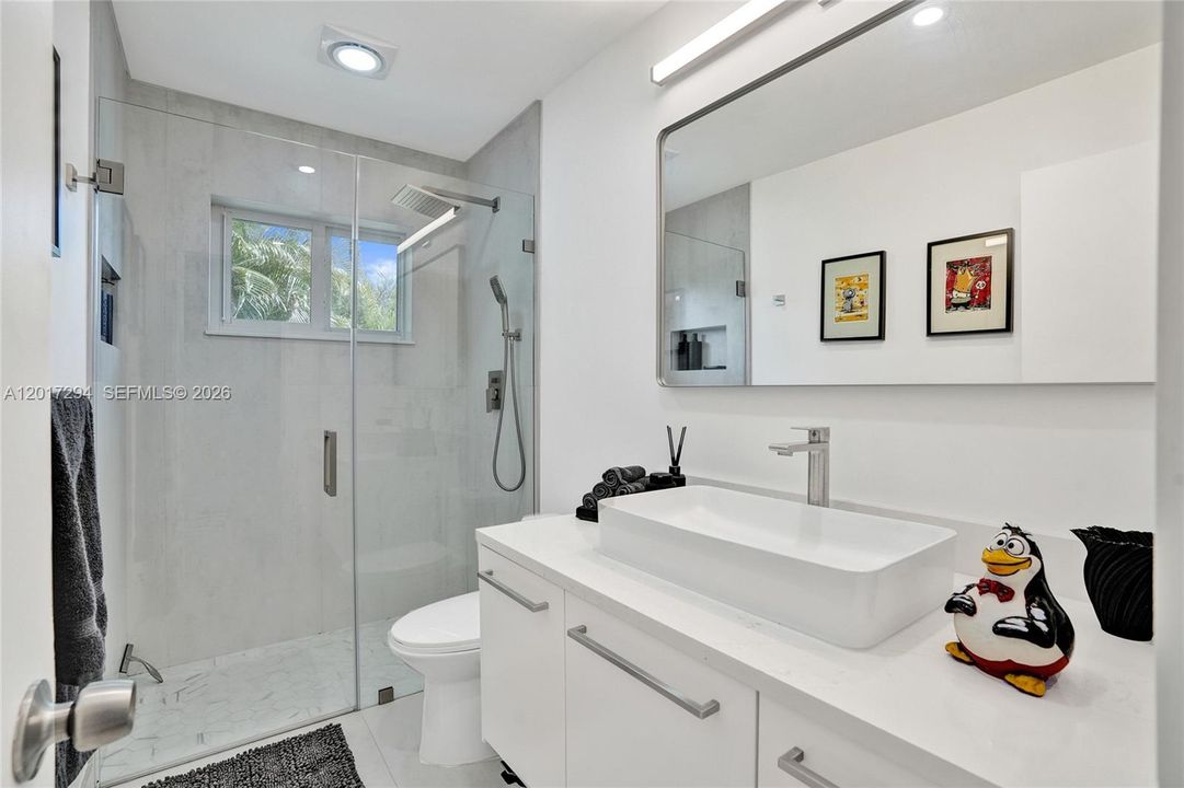 For Sale: $675,000 (2 beds, 2 baths, 1321 Square Feet)