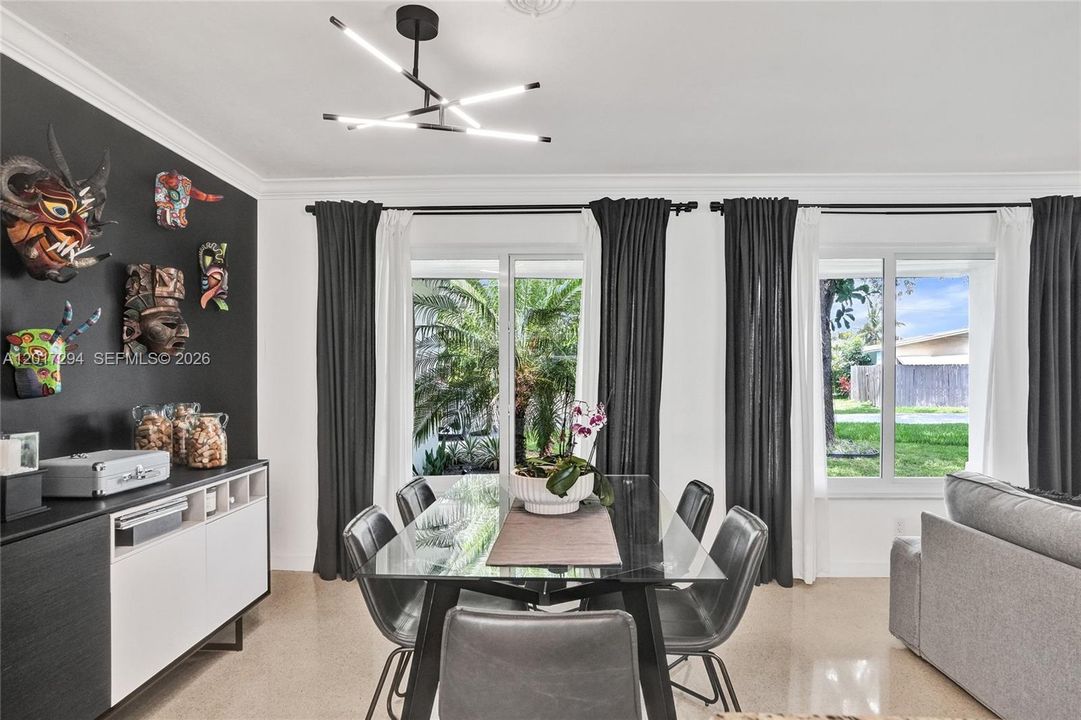 For Sale: $675,000 (2 beds, 2 baths, 1321 Square Feet)