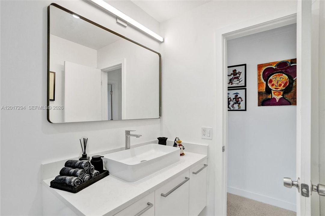For Sale: $675,000 (2 beds, 2 baths, 1321 Square Feet)