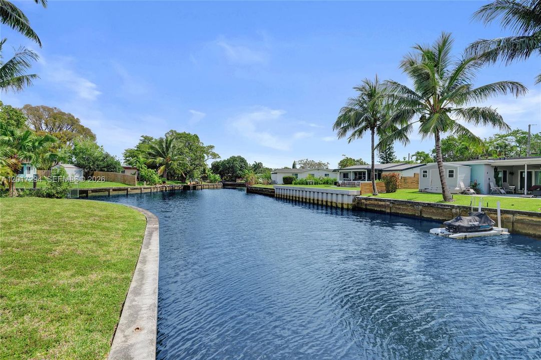 For Sale: $675,000 (2 beds, 2 baths, 1321 Square Feet)