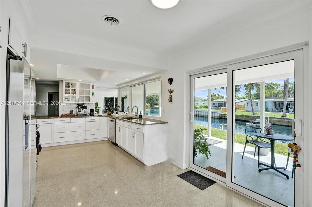 For Sale: $675,000 (2 beds, 2 baths, 1321 Square Feet)