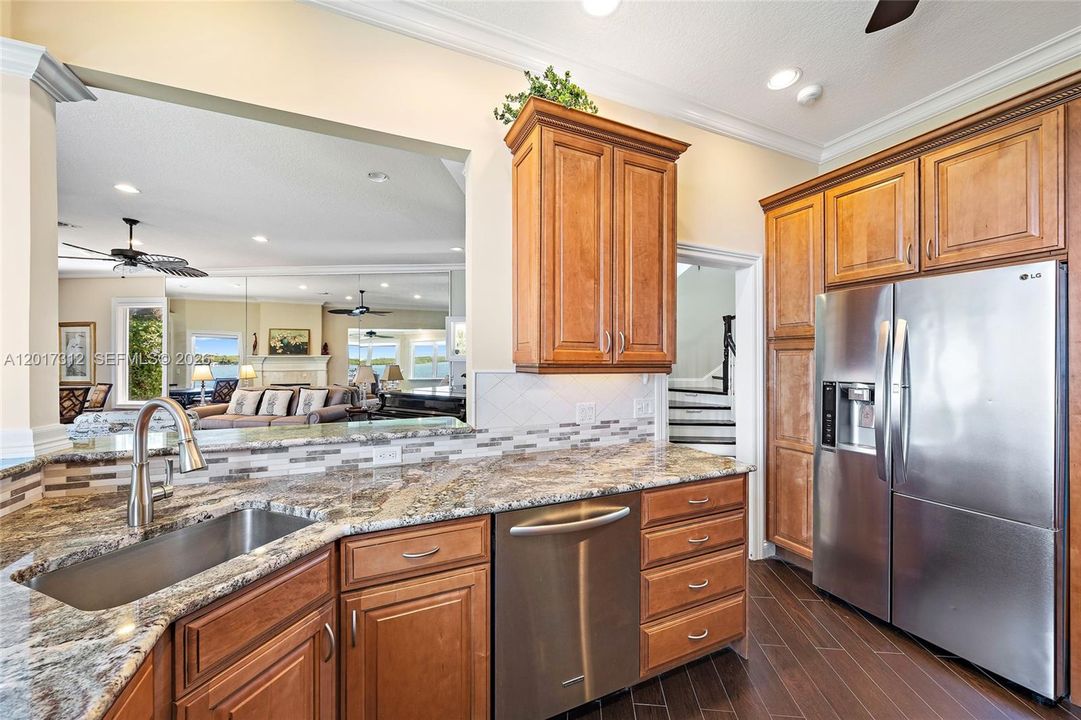 For Sale: $2,200,000 (3 beds, 2 baths, 2214 Square Feet)