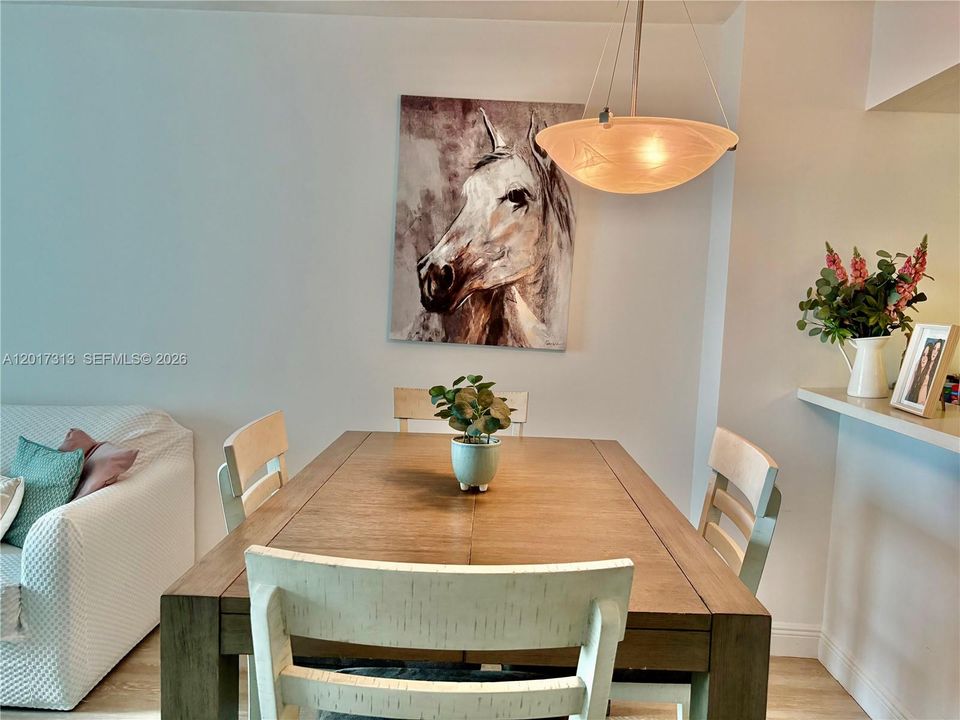 En Venta: $399,900 (1 camas, 1 baños, 842 Pies cuadrados)