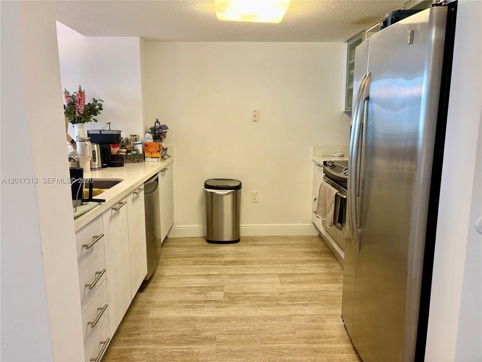 En Venta: $399,900 (1 camas, 1 baños, 842 Pies cuadrados)