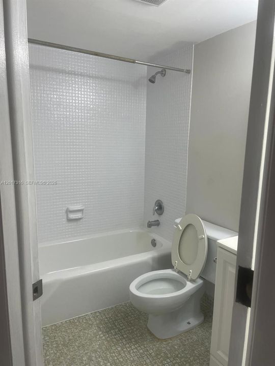 На продажу: $245,000 (2 спален, 2 ванн, 960 Квадратных фут)