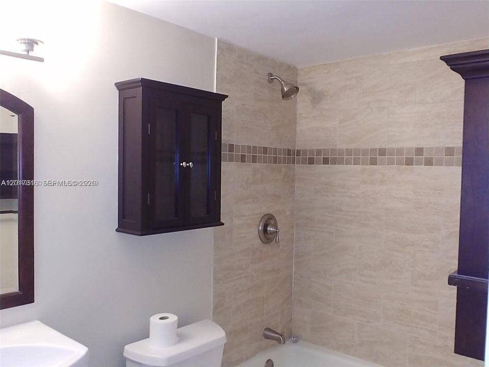 На продажу: $245,000 (2 спален, 2 ванн, 960 Квадратных фут)