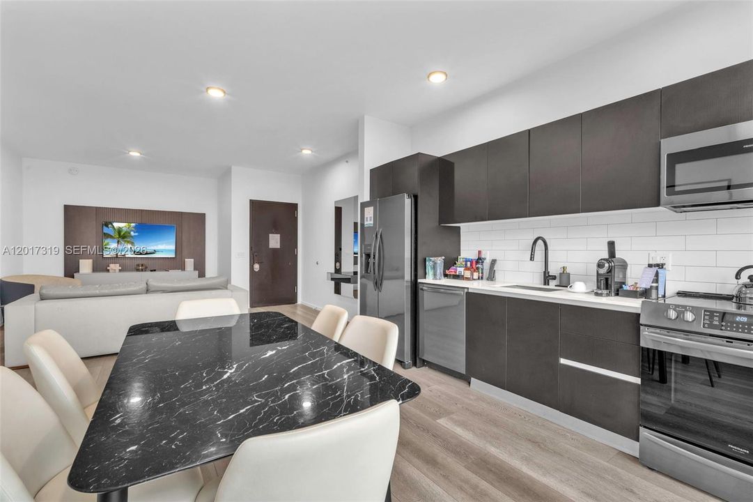En Venta: $1,650,000 (3 camas, 3 baños, 1150 Pies cuadrados)