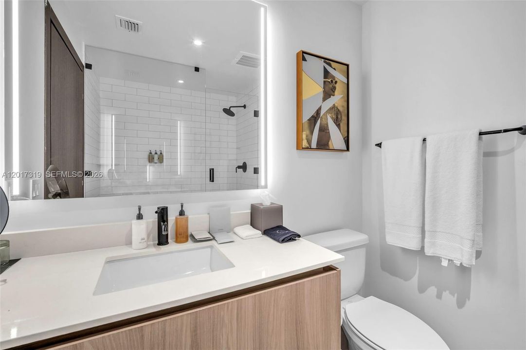 En Venta: $1,650,000 (3 camas, 3 baños, 1150 Pies cuadrados)