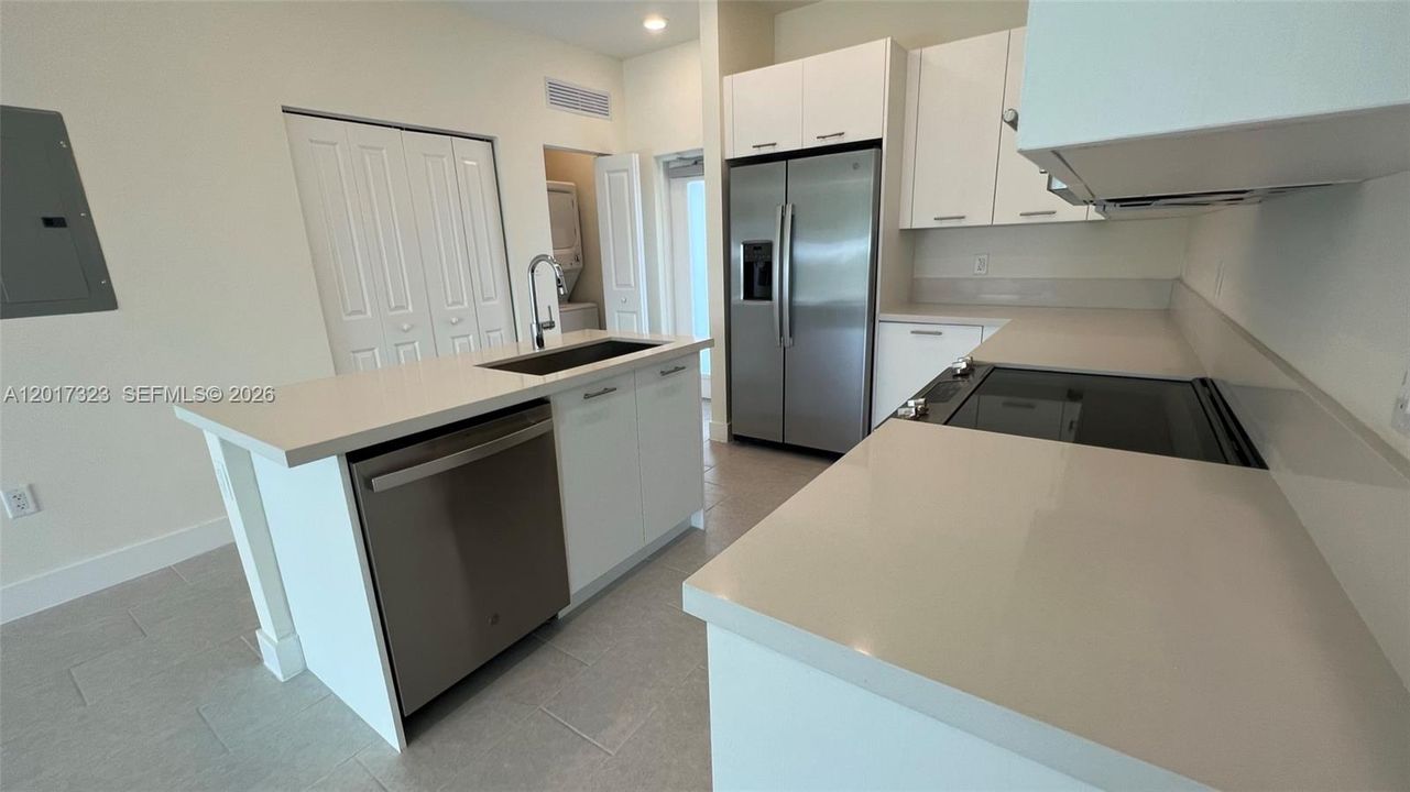 Active With Contract: $3,200 (3 beds, 2 baths, 1124 Square Feet)