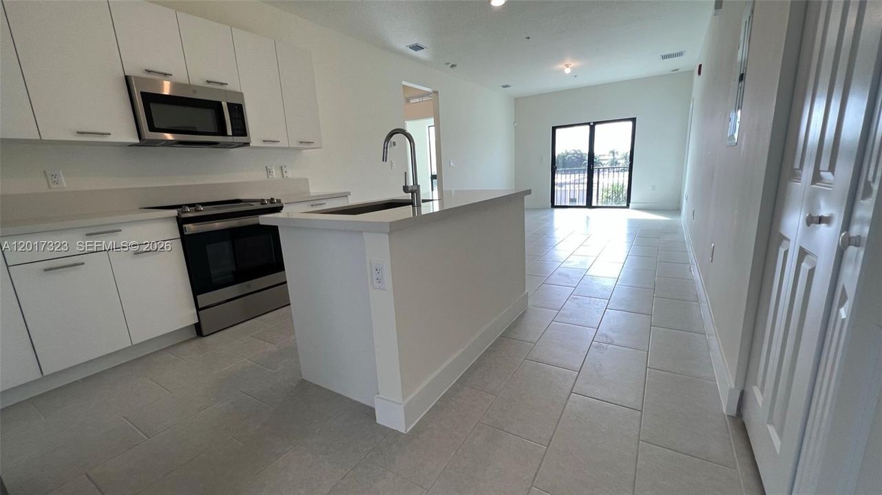 Active With Contract: $3,200 (3 beds, 2 baths, 1124 Square Feet)