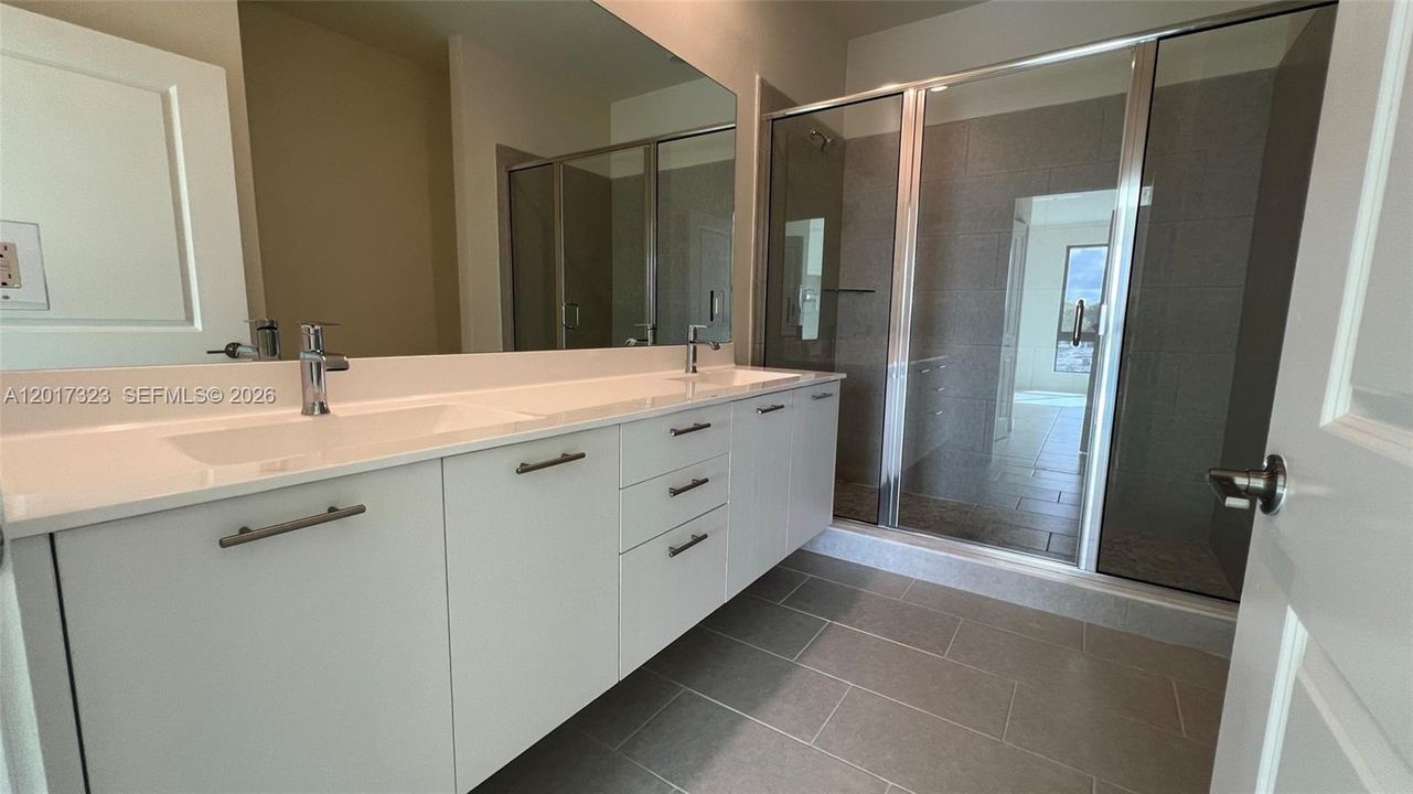 Active With Contract: $3,200 (3 beds, 2 baths, 1124 Square Feet)