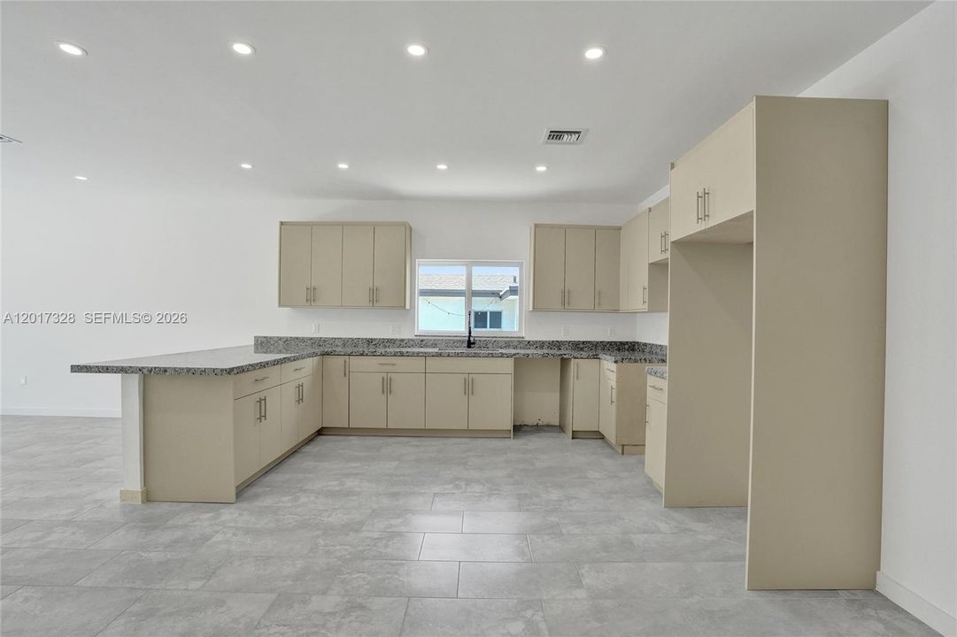 En Venta: $535,000 (3 camas, 2 baños, 0 Pies cuadrados)