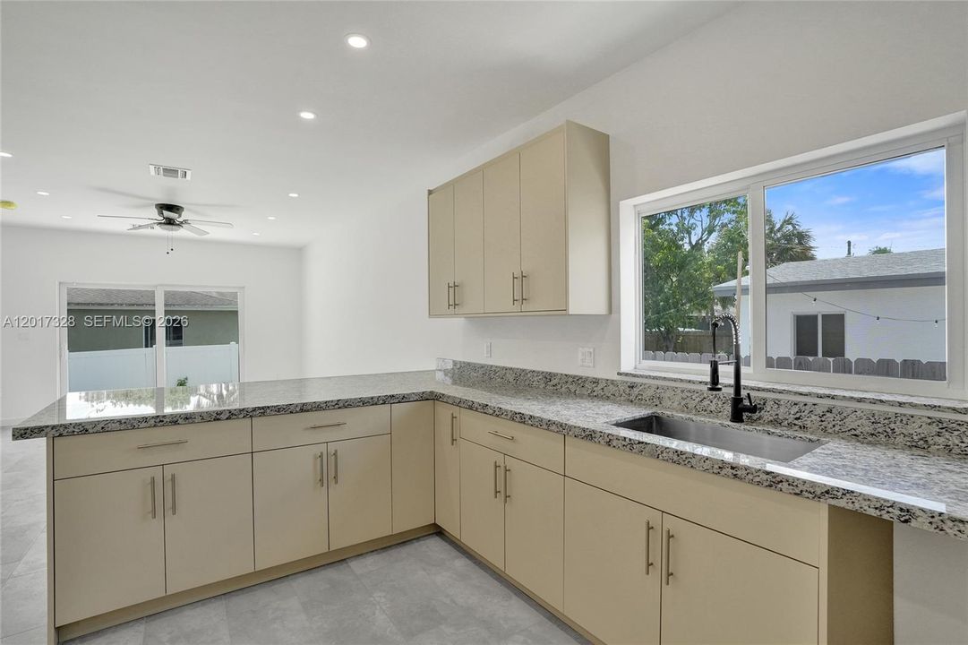 En Venta: $535,000 (3 camas, 2 baños, 0 Pies cuadrados)