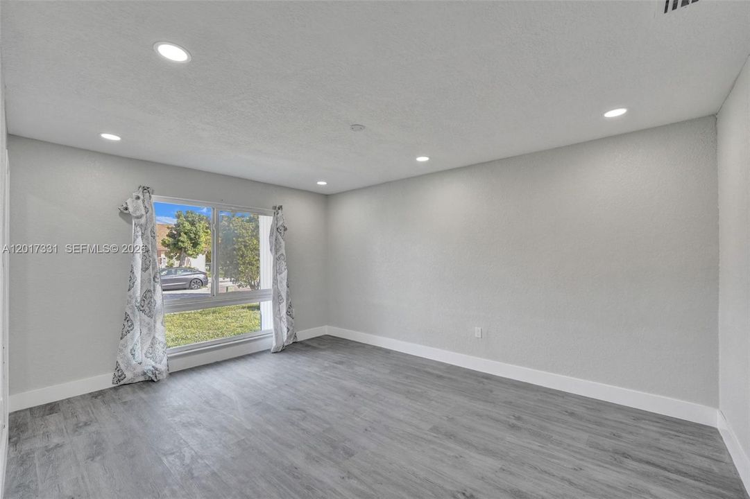 For Sale: $675,000 (3 beds, 2 baths, 1560 Square Feet)