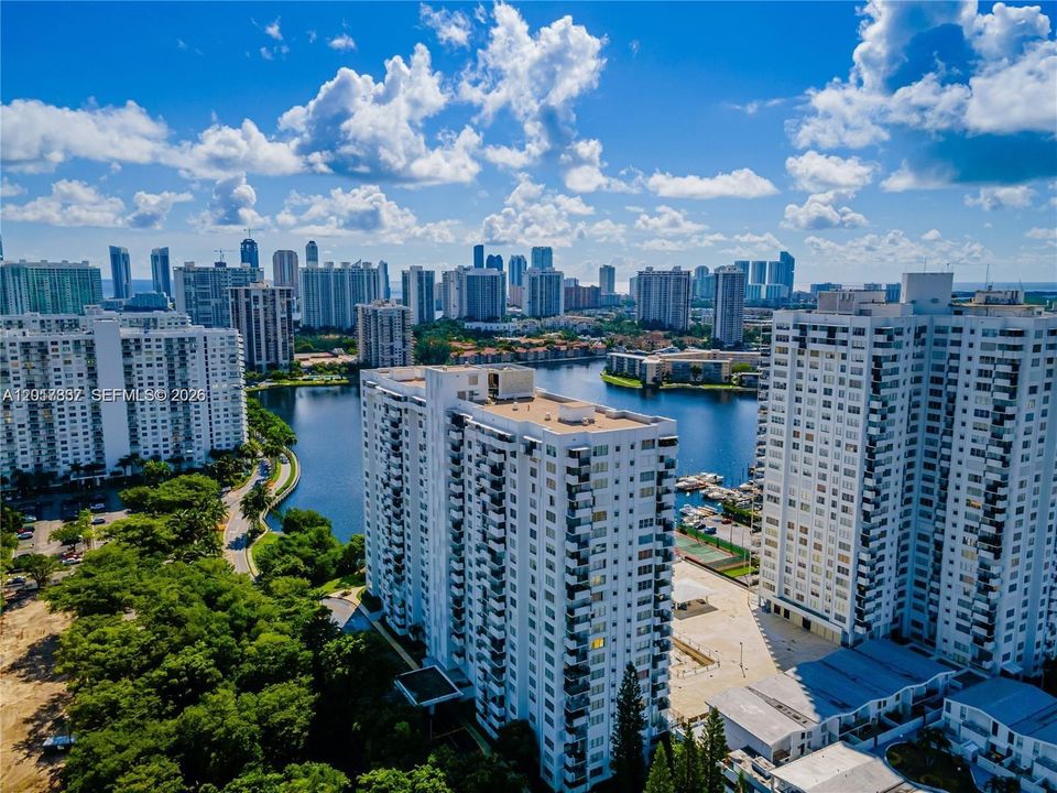 For Sale: $189,500 (2 beds, 2 baths, 1058 Square Feet)