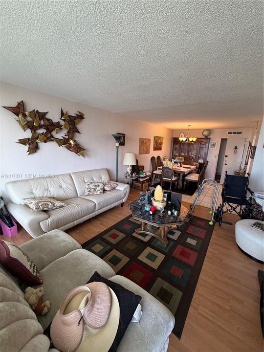 For Sale: $189,500 (2 beds, 2 baths, 1058 Square Feet)