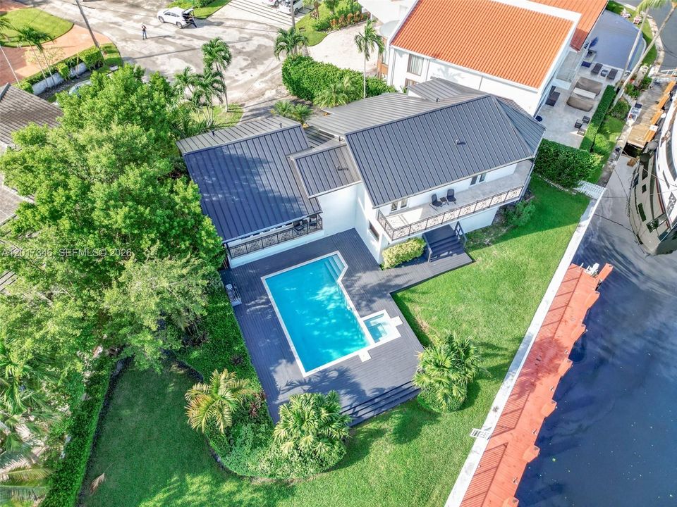 Activo con contrato: $17,000 (4 camas, 4 baños, 4048 Pies cuadrados)