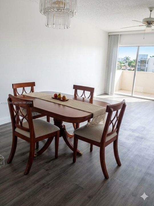 На продажу: $135,000 (2 спален, 2 ванн, 924 Квадратных фут)