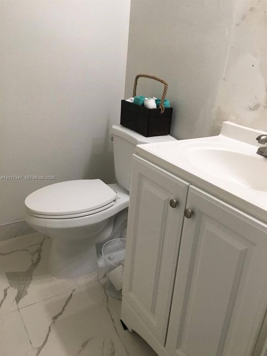 На продажу: $135,000 (2 спален, 2 ванн, 924 Квадратных фут)