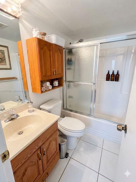 На продажу: $135,000 (2 спален, 2 ванн, 924 Квадратных фут)