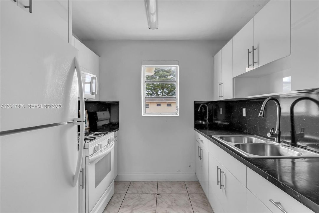 For Sale: $208,000 (0 beds, 1 baths, 455 Square Feet)