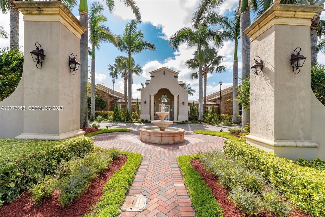 For Sale: $305,000 (2 beds, 2 baths, 1258 Square Feet)