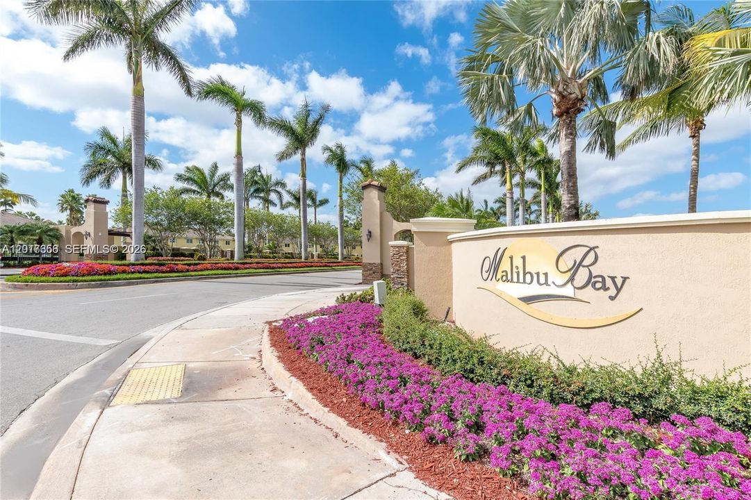 For Sale: $305,000 (2 beds, 2 baths, 1258 Square Feet)