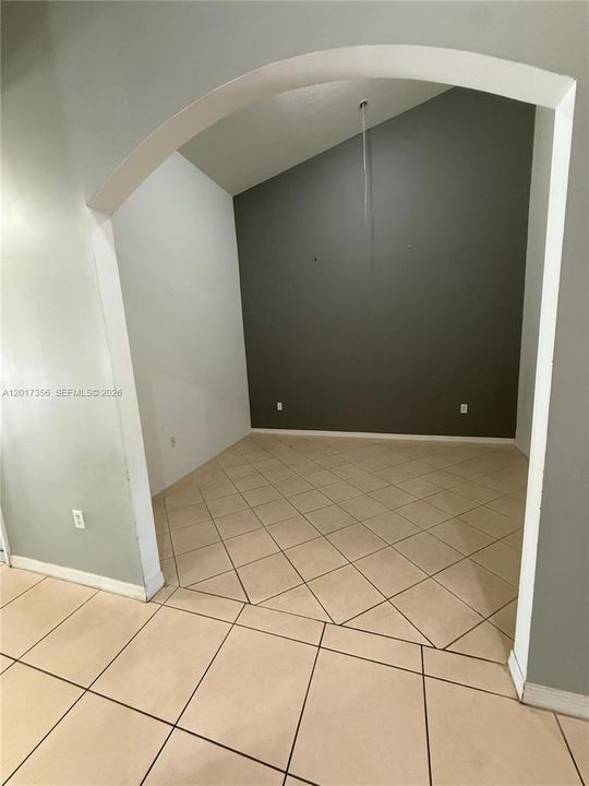 For Sale: $305,000 (2 beds, 2 baths, 1258 Square Feet)