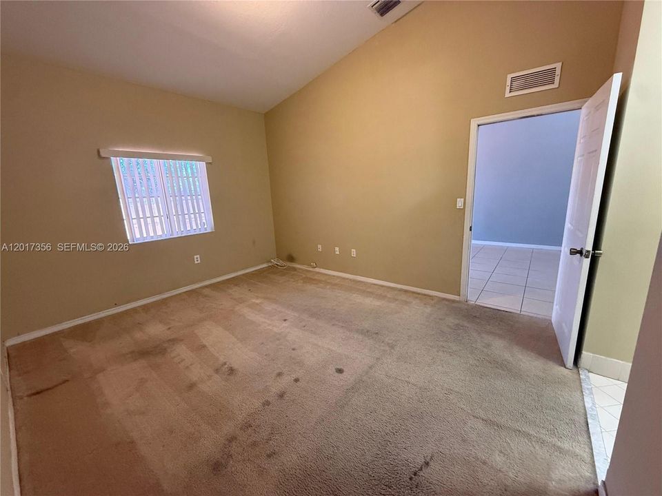 For Sale: $305,000 (2 beds, 2 baths, 1258 Square Feet)